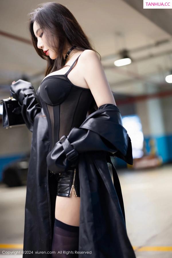 王馨瑶  [XiuRen]高清写真图 2024.02.29 No.8158 王馨瑶yanni 黑丝美腿第14张图片